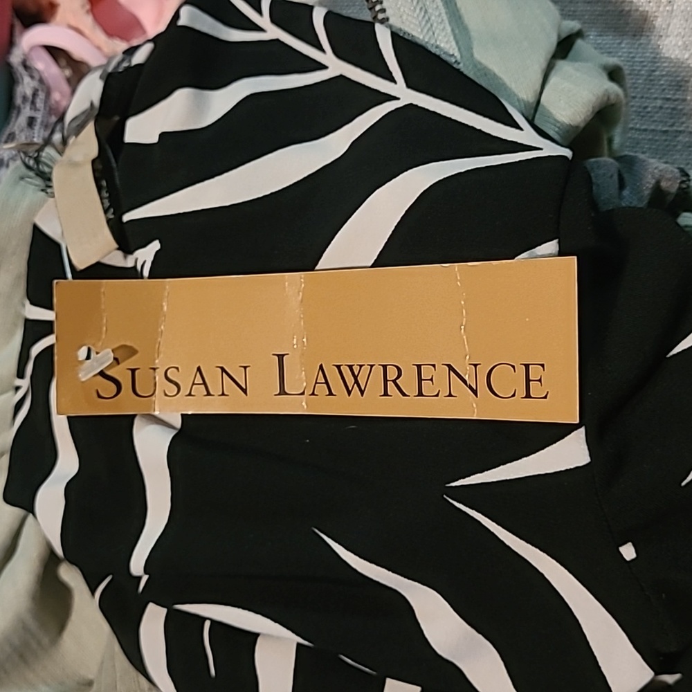 Women's Susan Lawrence top size small - Picture 2 of 2